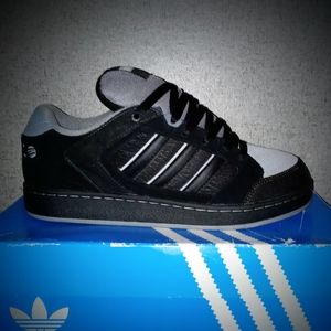 🔥Adidas Chualar sz10.5 (2011, NWOB, RARE)🔥